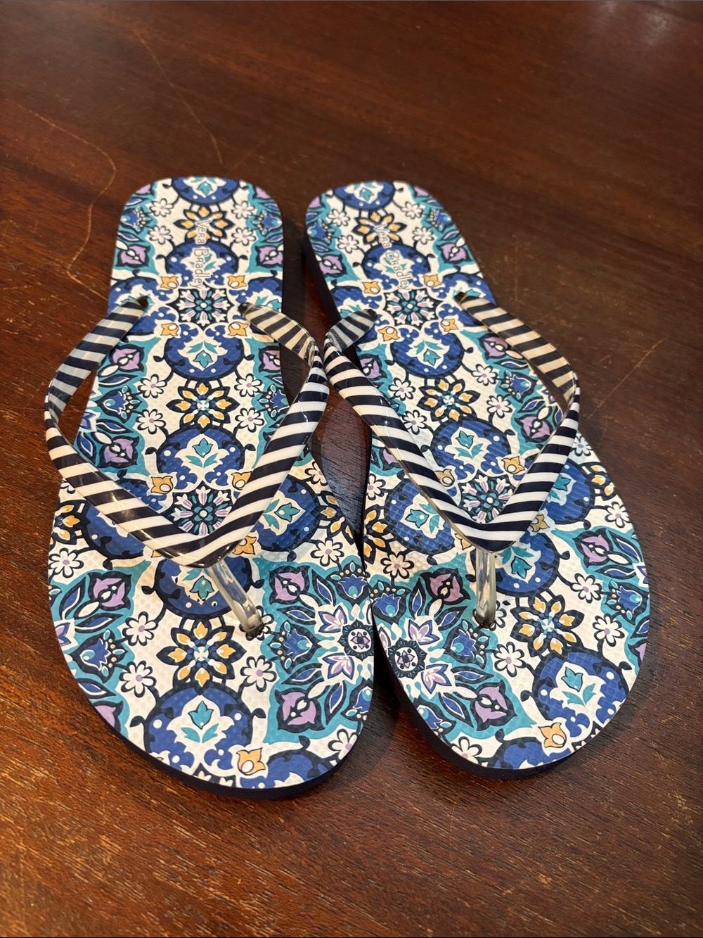 Vera Bradley women’s Lisbon Medallion flip flops